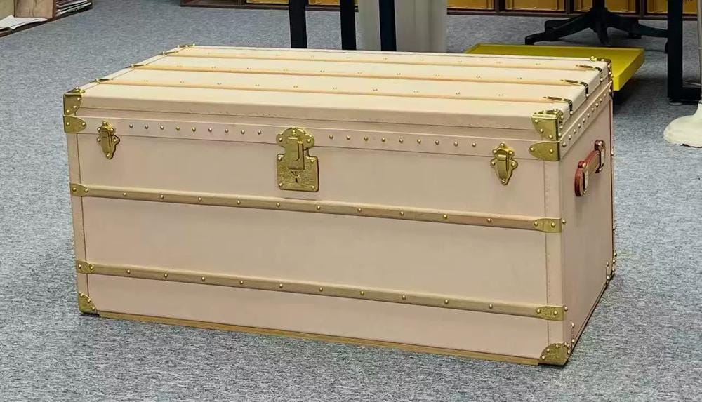 Complete hardware kit for large coffee table trunks