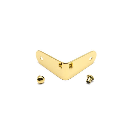 Nail-on L corner brackets for trunks